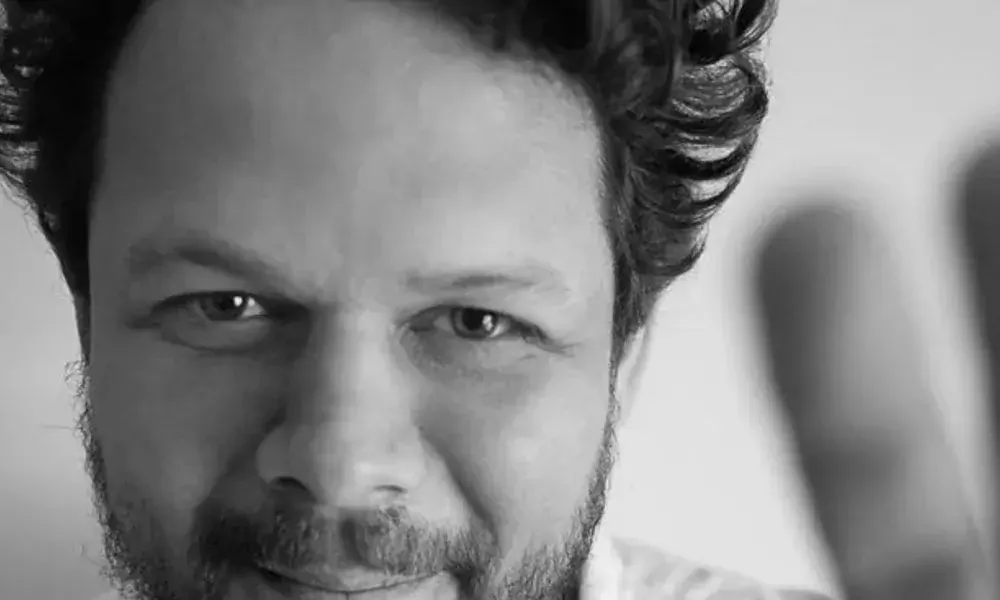 Marcos Almeida apresenta livro sobre espiritualidade na Bienal do Livro do RJ