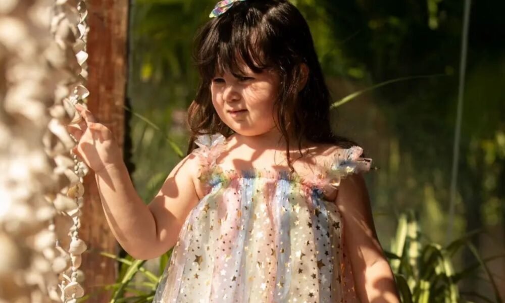 Ester Leon: a pequena estrela que brilha na internet e nas passarelas