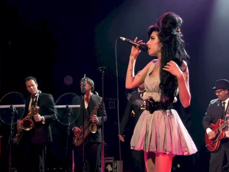 BANDA DE AMY WINEHOUSE ANUNCIA SHOW PARA CELEBRAR O 40º ANIVERSÁRIO DA CANTORA