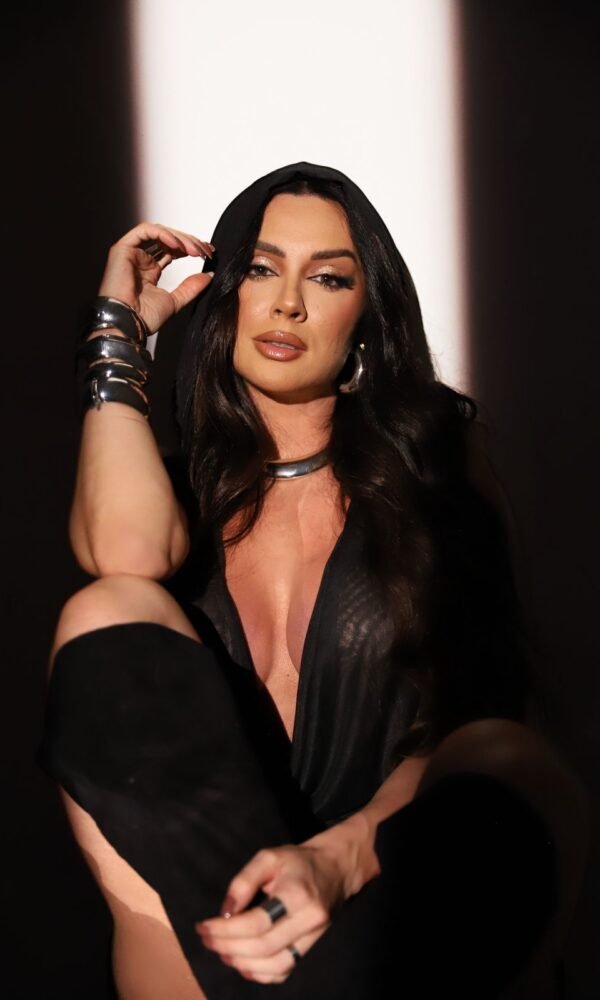 Juju Salimeni questiona a objetificação do corpo feminino e revela como convive com a depressão